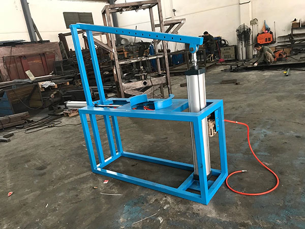 汽車維修店必備設(shè)備--拆胎機(jī)